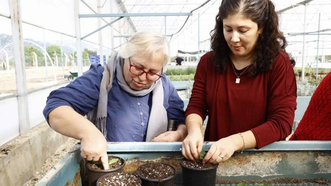 ATASEM’de Toprakla Buluşan Kursiyerler Teoriden Pratiğe Uzanıyor! 7